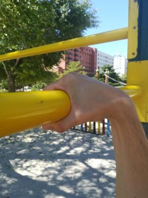 Agarre overhand en dominadas CNP