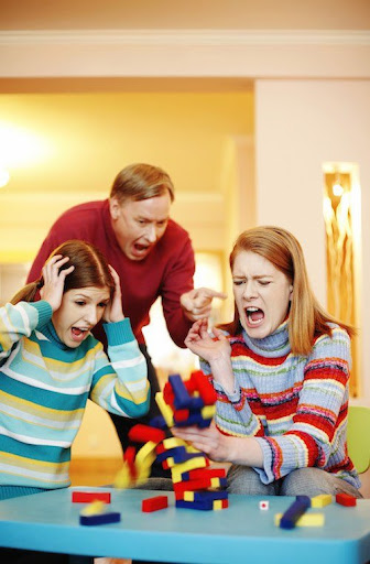 A family plays Jenga