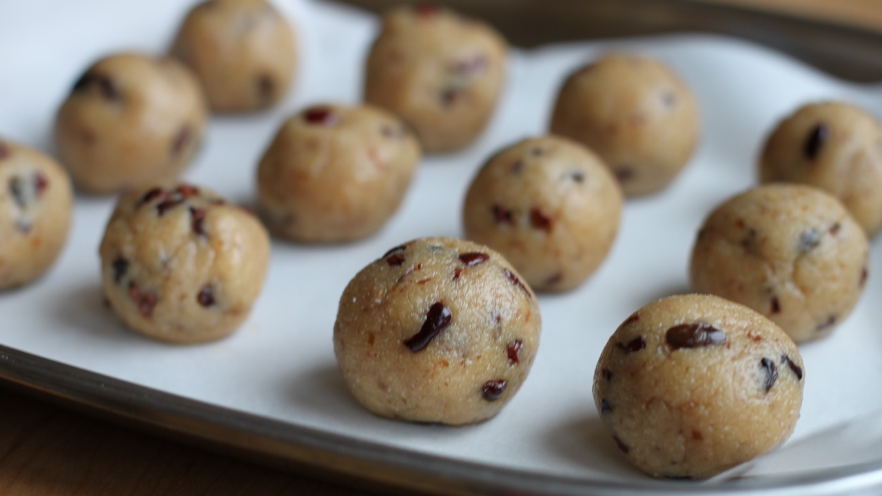 Chocolate chip cookie dough bliss balls