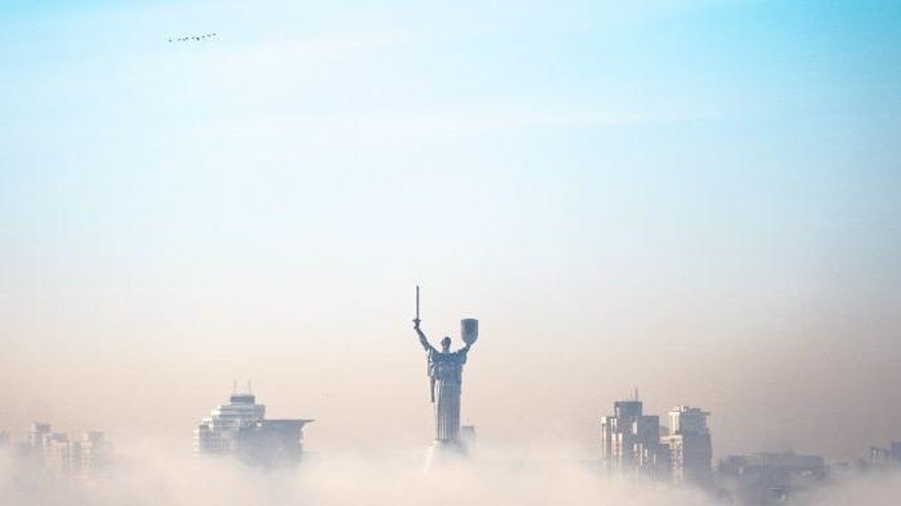 ukraine motherland statue Kyiv 