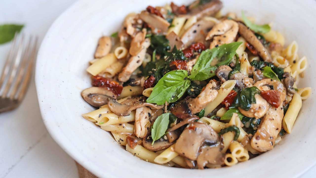 creamy chicken mushroom tomato pasta