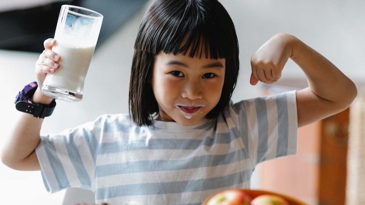 girl drinking smoothie