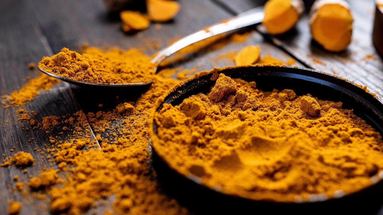 Why You Need to Be Consuming More Turmeric if You Have Hashimoto’s-The Thyroid Trainer