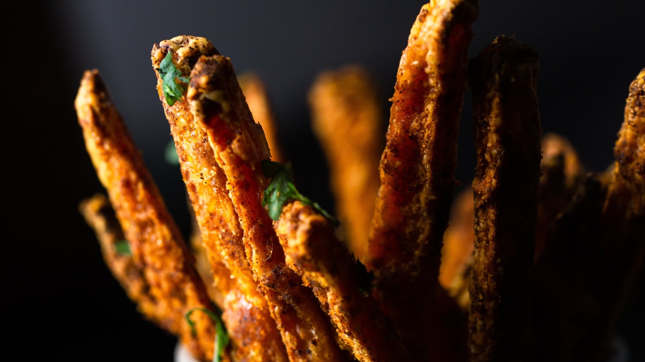 søtpotet fries i kopp