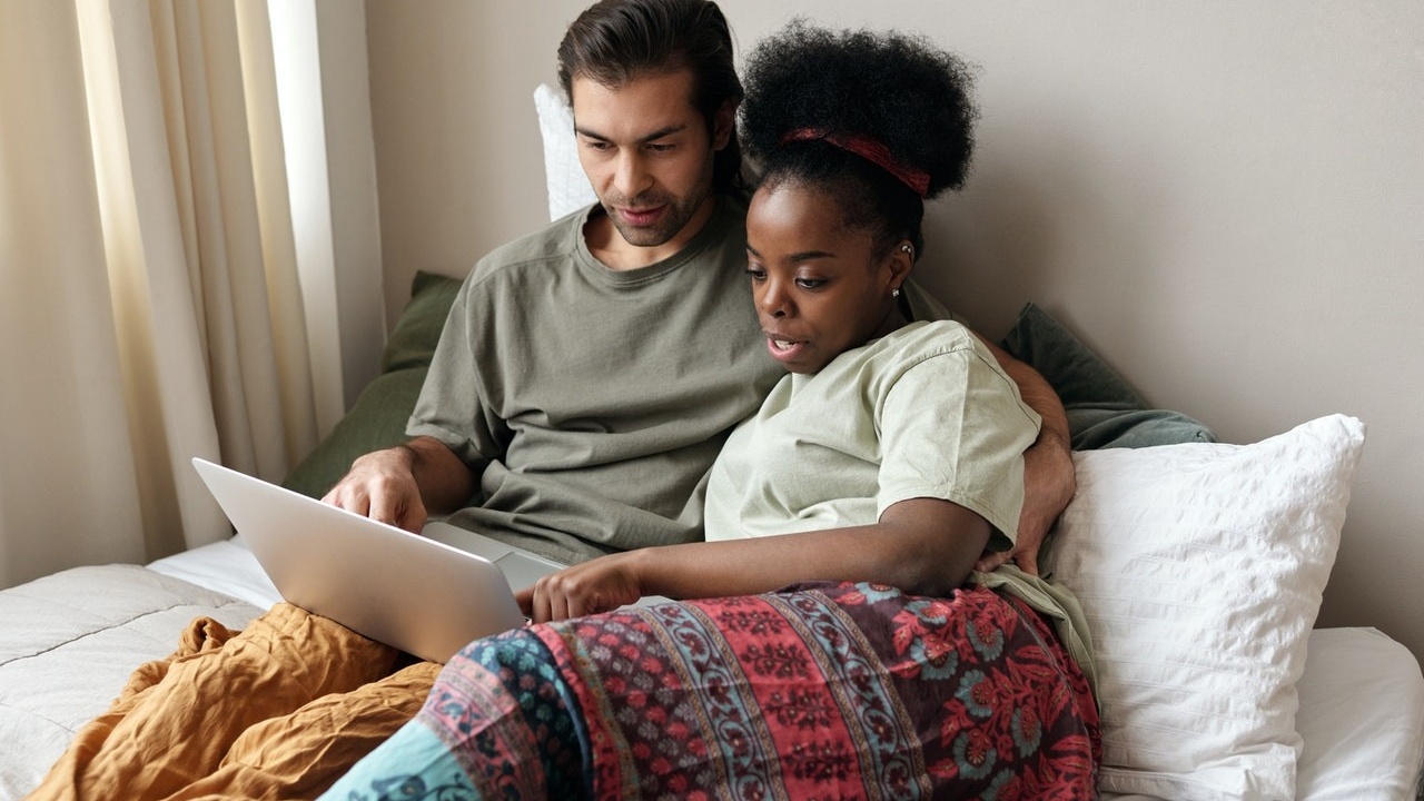 couple with laptop