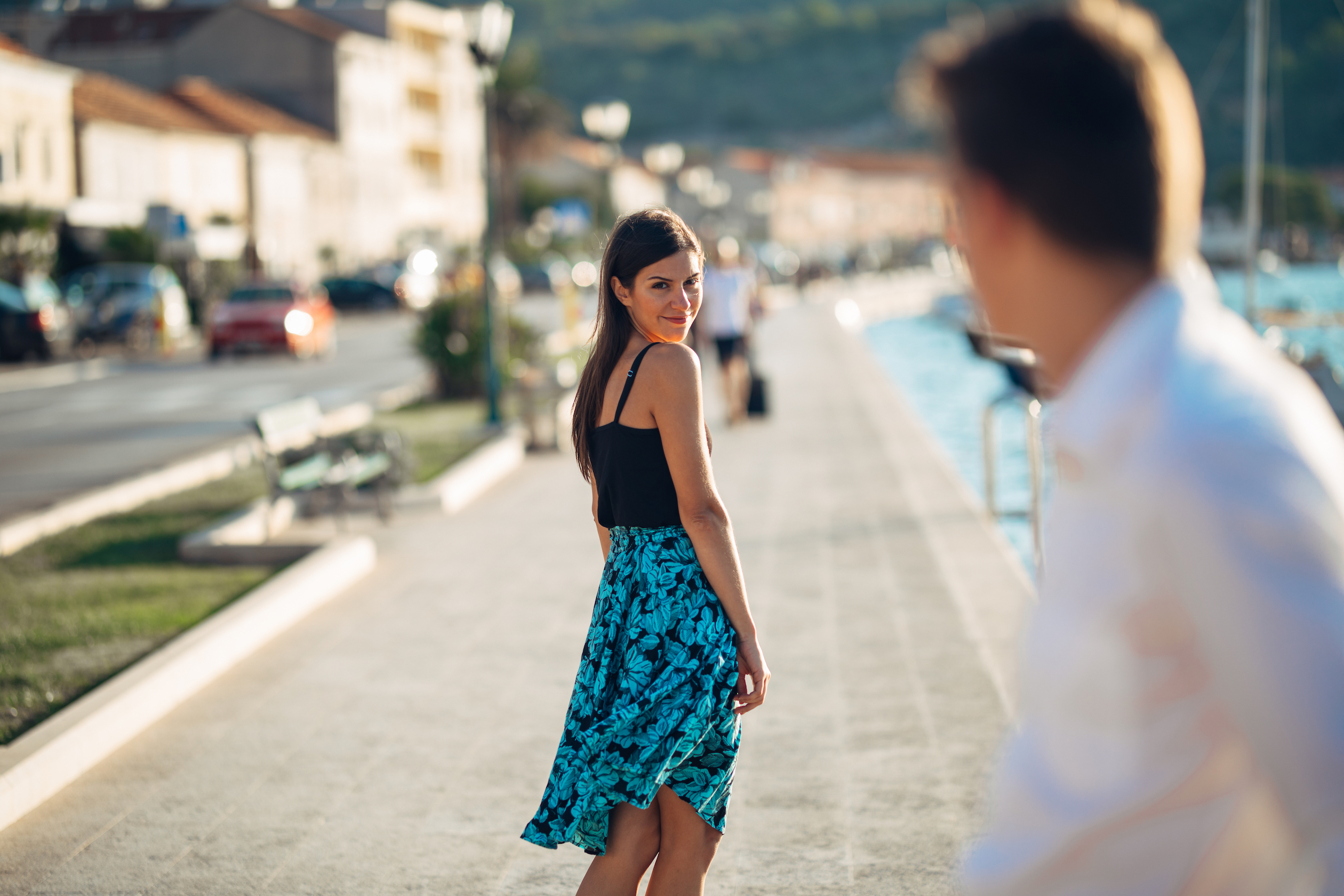 Woman looking back at a man after parting ways with him on a first date