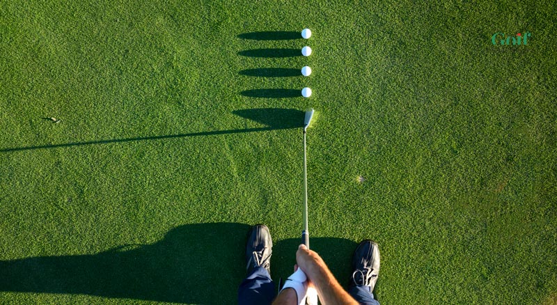 chipping and putting preround golf warm up