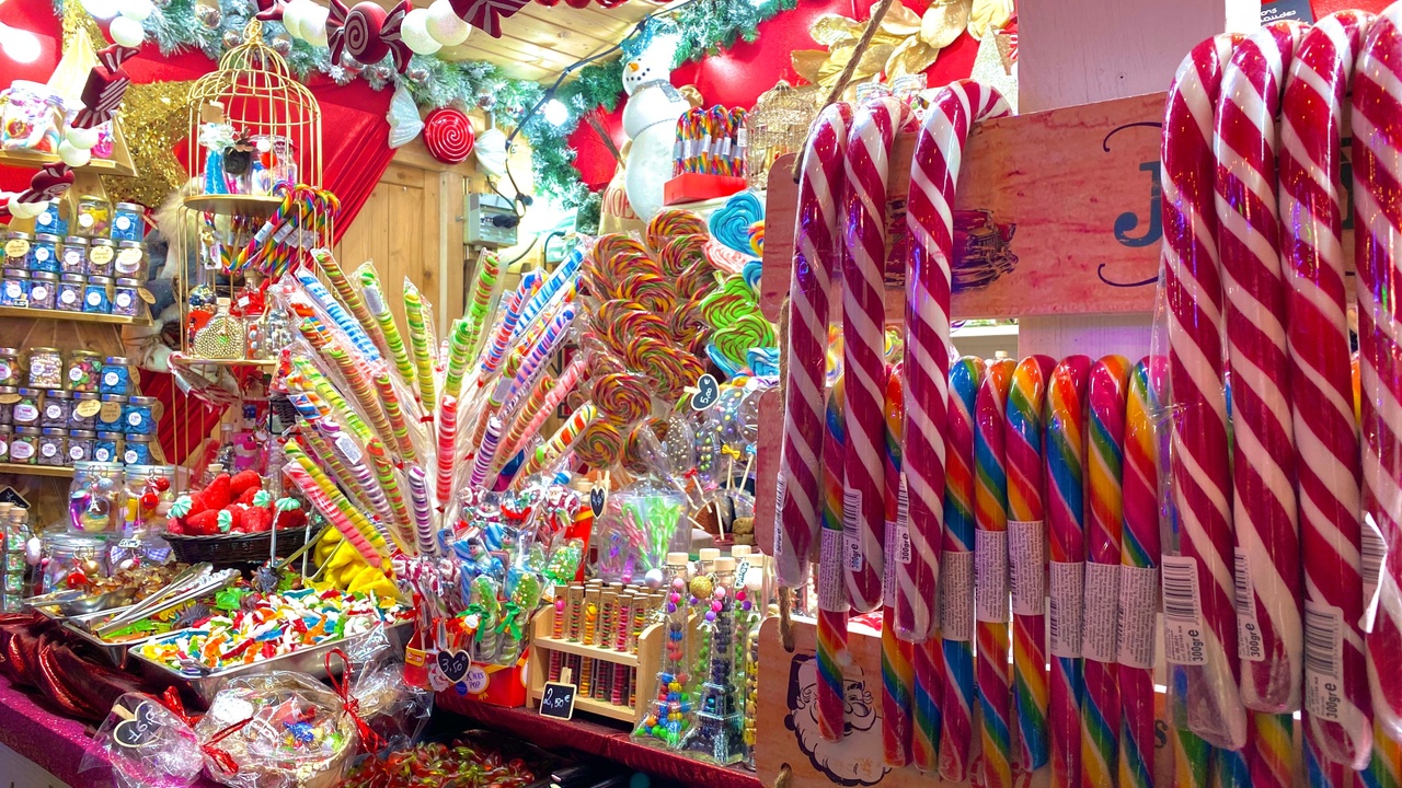 Help visitors stay longer on your website by creating a candy store environment -  Photo by Tatiana Sukhova from Pexels