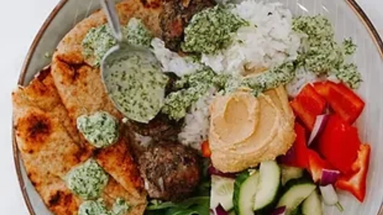 Vegetables with meatballs and tzatziki