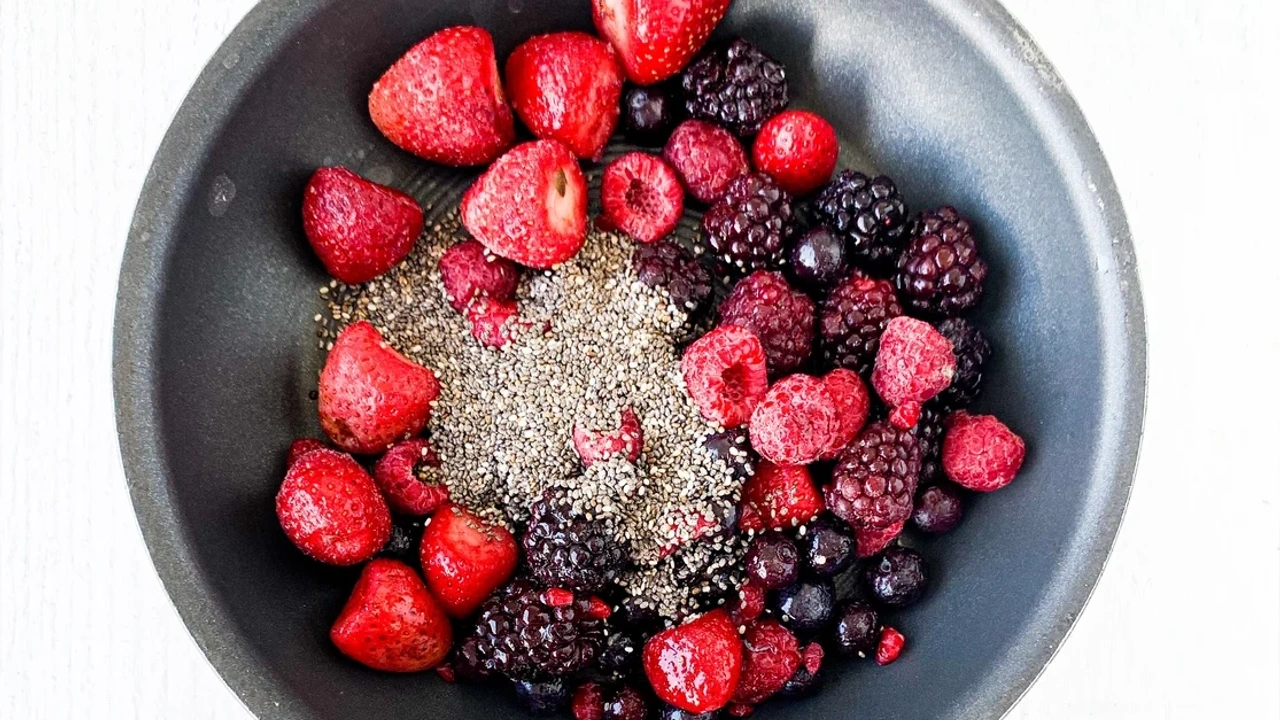 Pan with berries and chia seeds