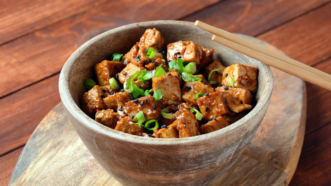 Tofu with Pad Thai Peanut Sauce