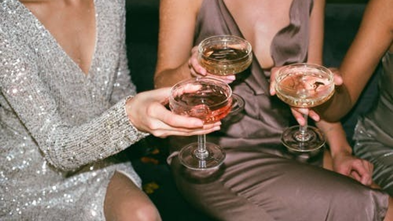 party women on whisky