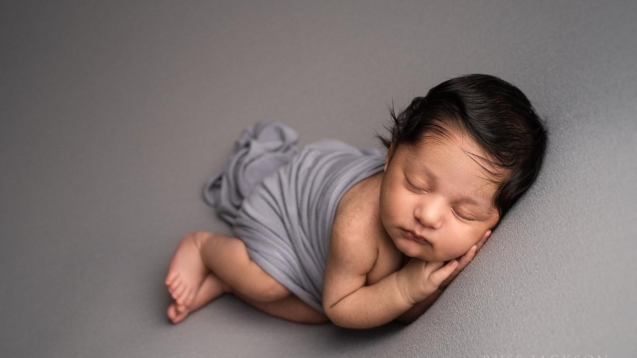 About Photographic Softboxes - Newborn Posing by Kelly Brown