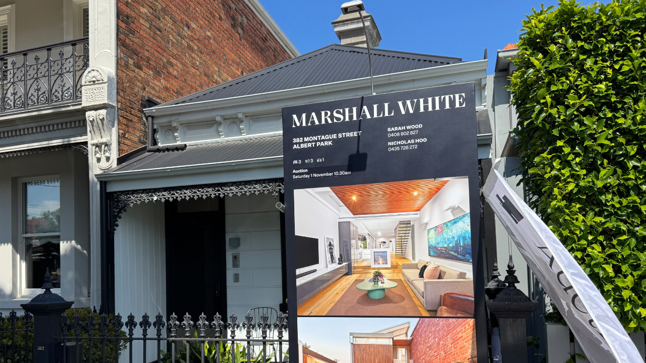 Auction 382 Richardson St Albert Park 3206 www.marshallwhite.com.au www.realestate.com.au www.domain.com.au