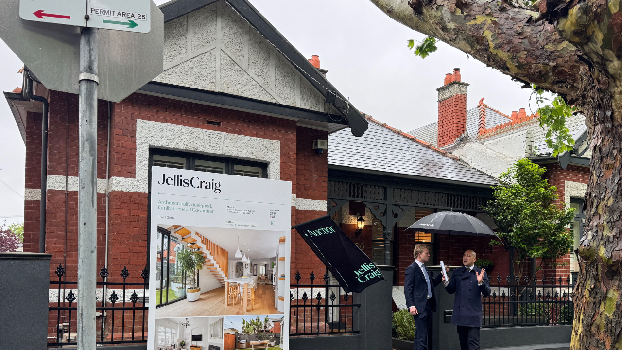 Auction 150 Richardson St Albert Park 3206 www.realestate.com.au www.domain.com.au