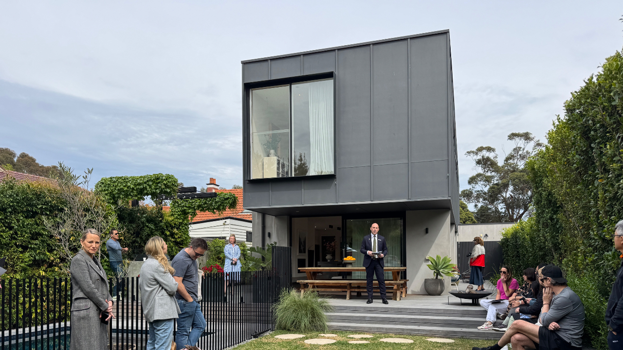 Auction 512 New St Brighton 3186. www.jelliscraig.com.au www.realestate.com.au www.domain.com.au