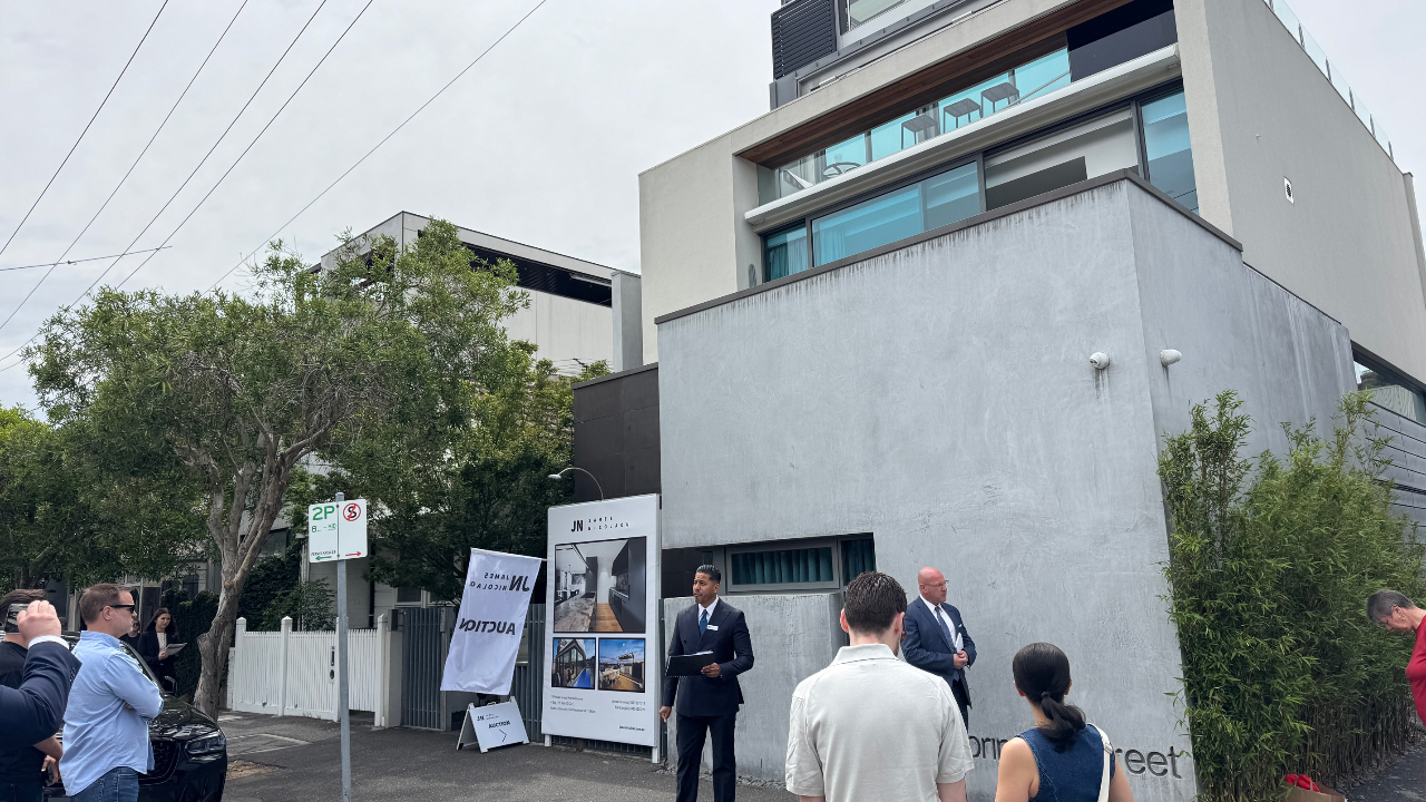 Auction 78 Prince St Port Melbourne 3207 www.realestate.com.au www.domain.com.au