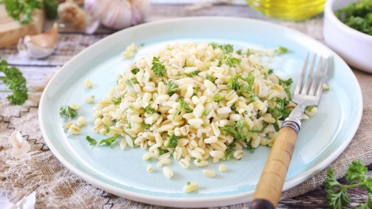 bowl of cooked barley
