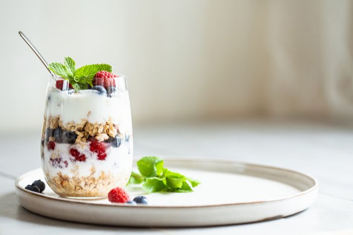 Berry yogurt oatmeal parfait cup