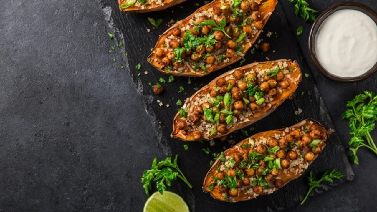 Sweet potatoes stuffed with chickpeas