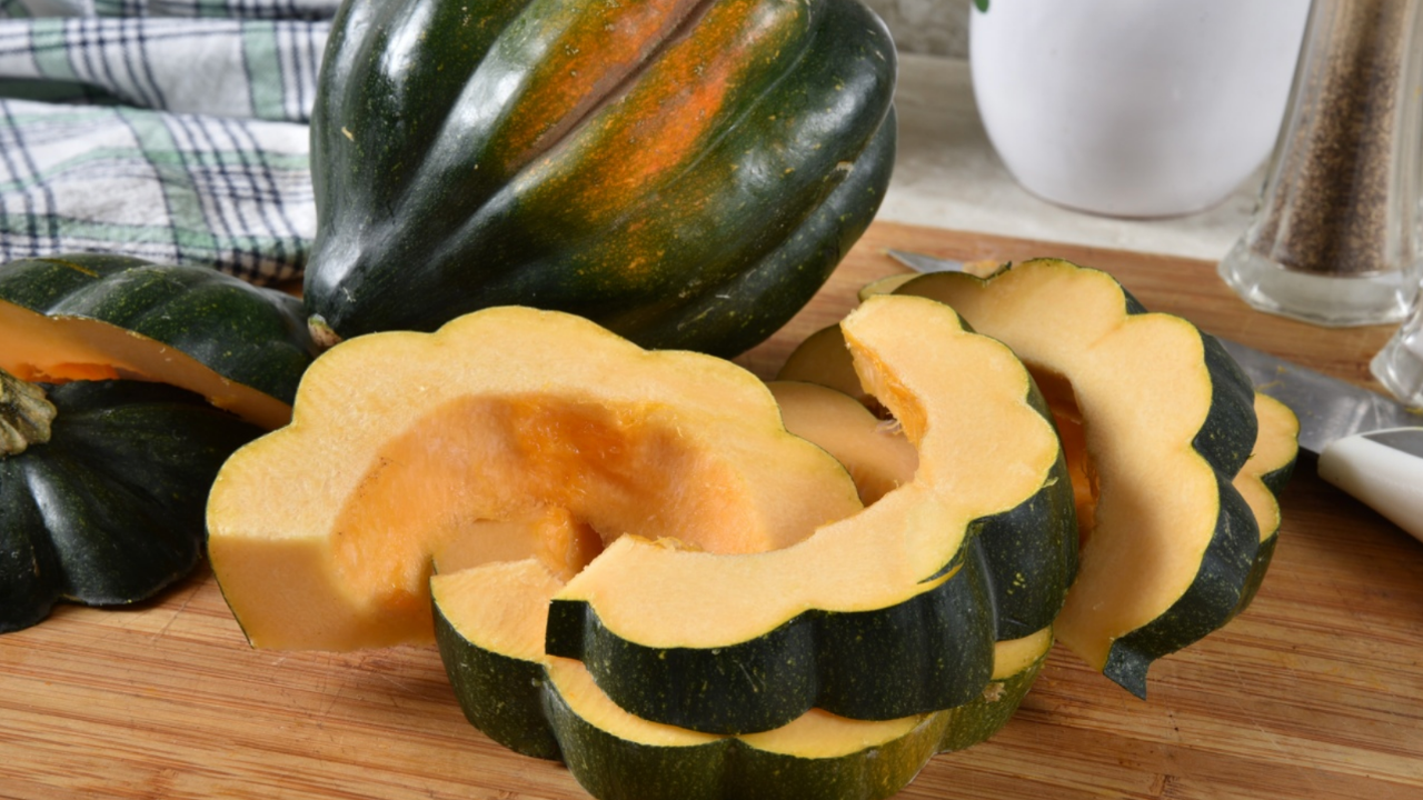 sliced acorn squash