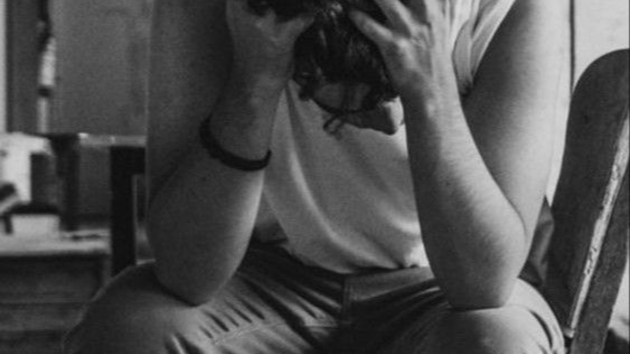 High-functioning addiction signs in successful professionals struggling privately with alcohol or substance use.