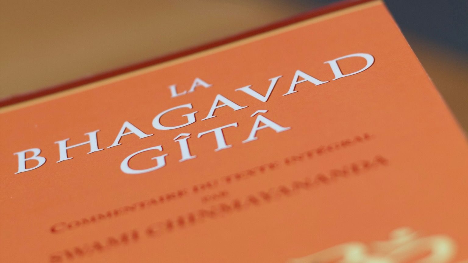 Livre de la Bhagavad Gita illustrant le conflit intérieur et la philosophie du yoga