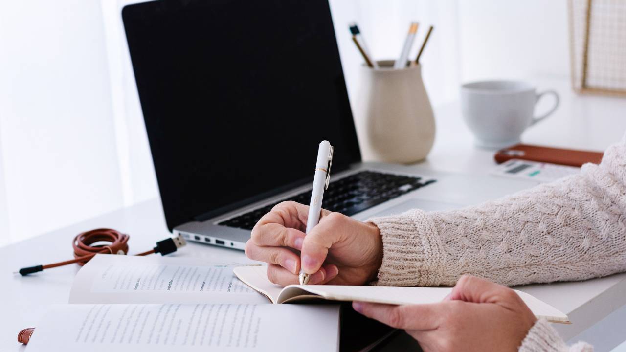 10 Writing Mistakes That Make Readers Put Down Your Novel