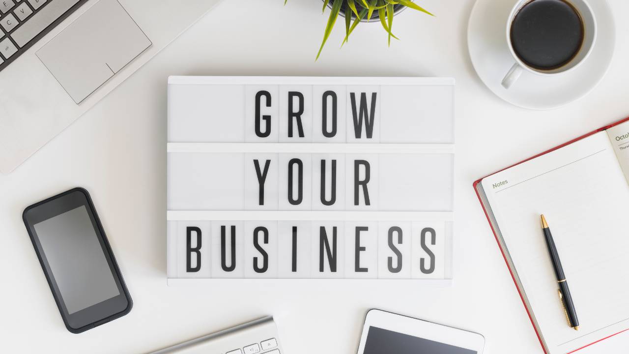 Thinking of creating online courses or digital products? Learn how the Grow Digital Voucher can help fund your setup and explore a supported Kajabi start.