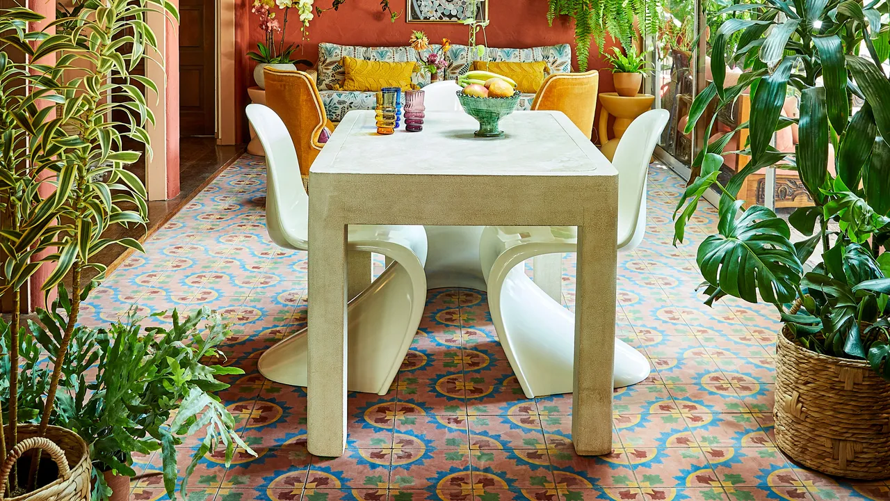 Furnishing Short term Rental airbnb decorating tips Interior design for airbnb Easy to care for plants Short term rental plants