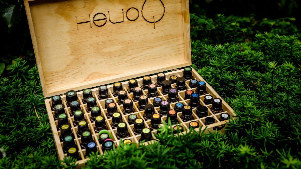 etherische olie bewaar doos met flesjes etherische olie van heio