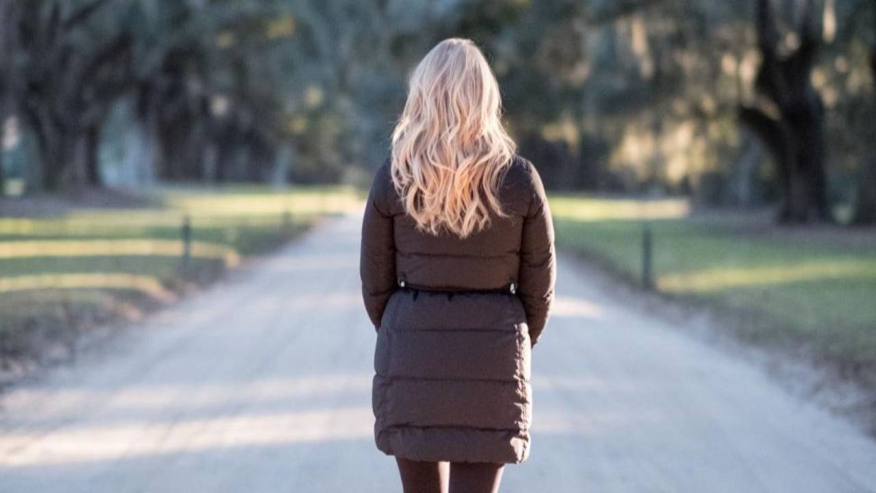 Kvinne i 40-årene som er demotivert i jobben.