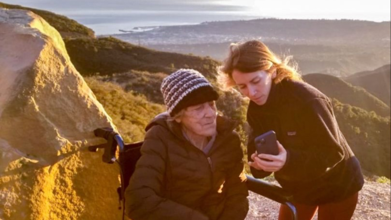 Crystal Gallo, Innerhive