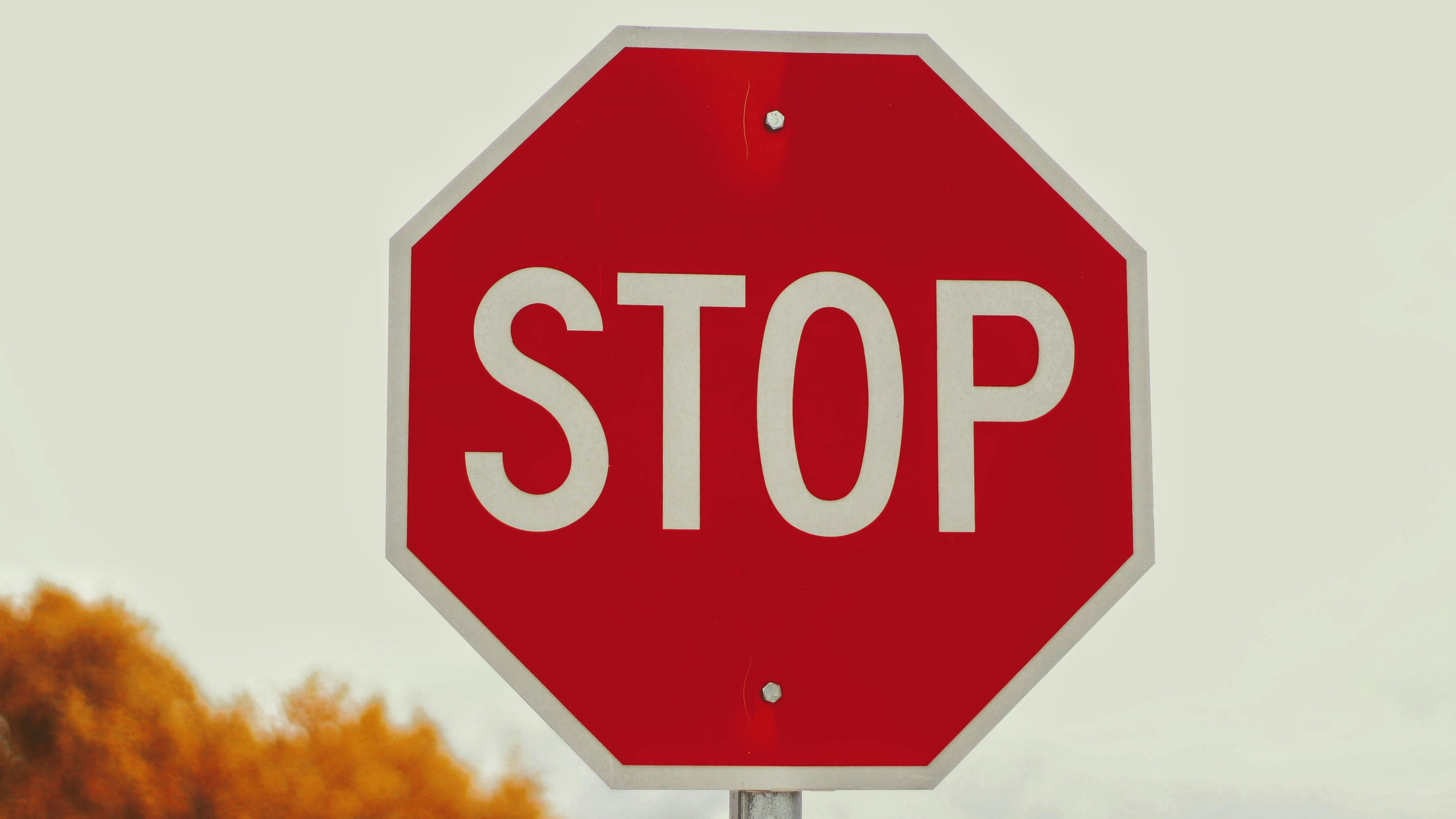 Fame emotiva e stress: come fermarsi prima di mangiare con il modello S.T.O.P.