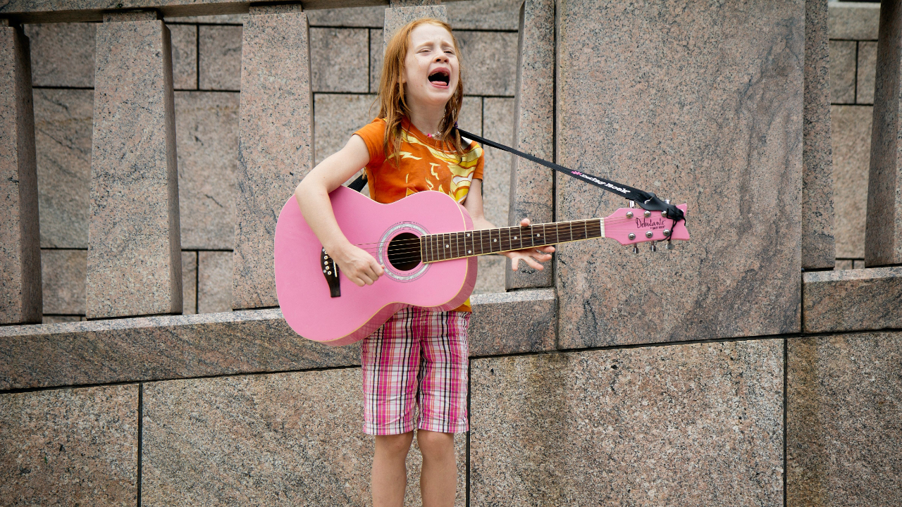 young girl with guitar singing5