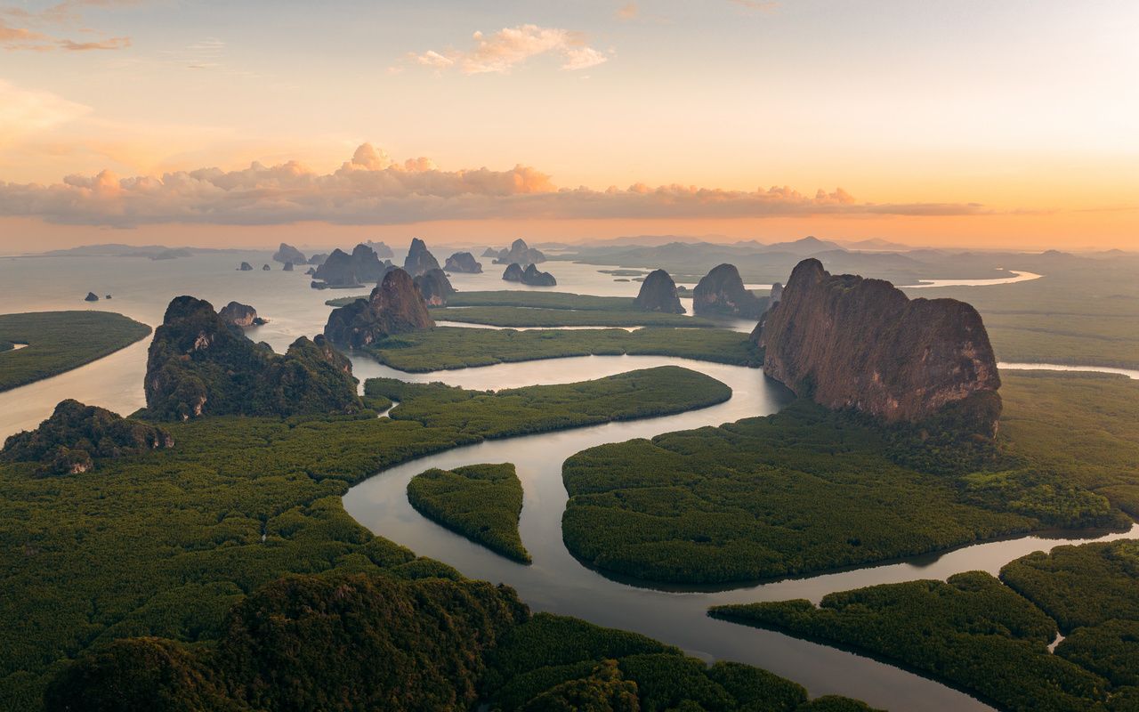 Jagged peaks overlook Lago di Braies in South Tyrol, Italy. Mathias De Coensel’s fairy tale-like landscapes propelled him to victory in Amazing Aerial’s upload contest. + © Amazing Aerial / Mathias De Coensel