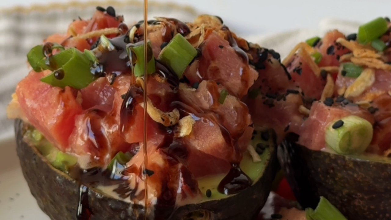 alta proteína, atún, tuna poke, tuna, spicy tuna, aguacate relleno de atún