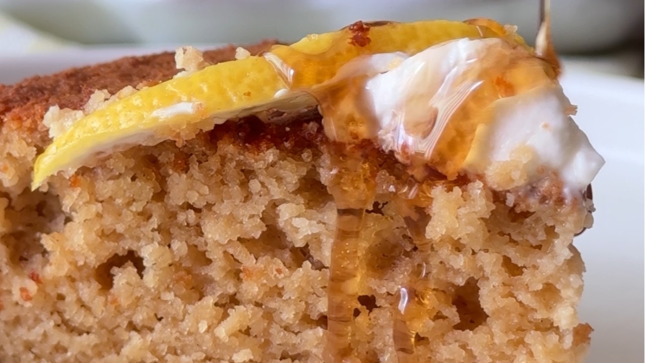 Olive oil almond cake