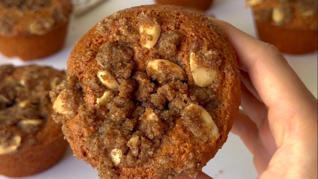 Almond crumble muffins