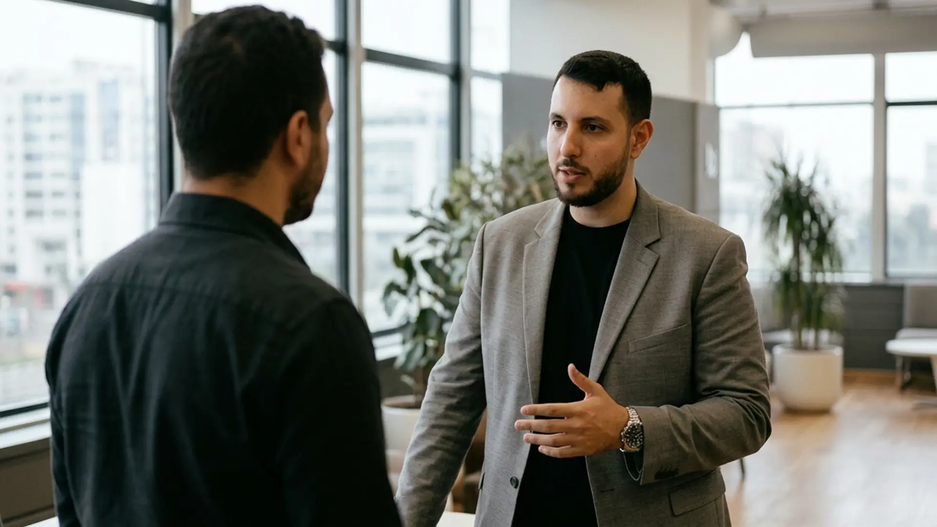 Mahmoud Labib, coach certifi&eacute; ICF PCC, en &eacute;change avec un professionnel &mdash; posture de manager-coach et &eacute;coute active