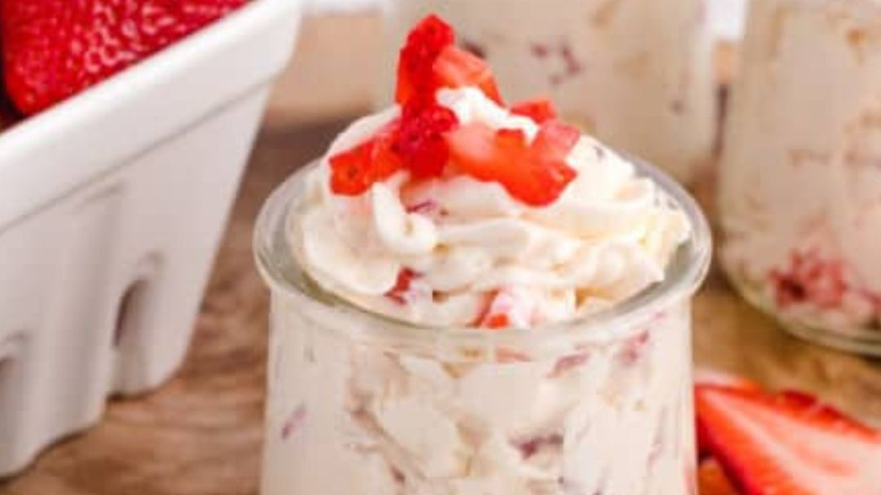 low carb strawberry cheesecake fluff