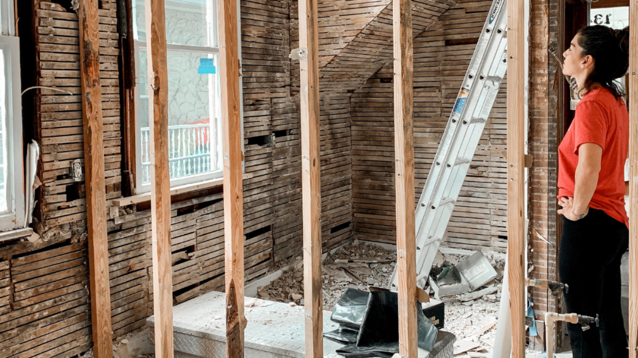 woman investor wanting to make money on a flip house and analyzing how much it will cost to repair and rehab a property for investments