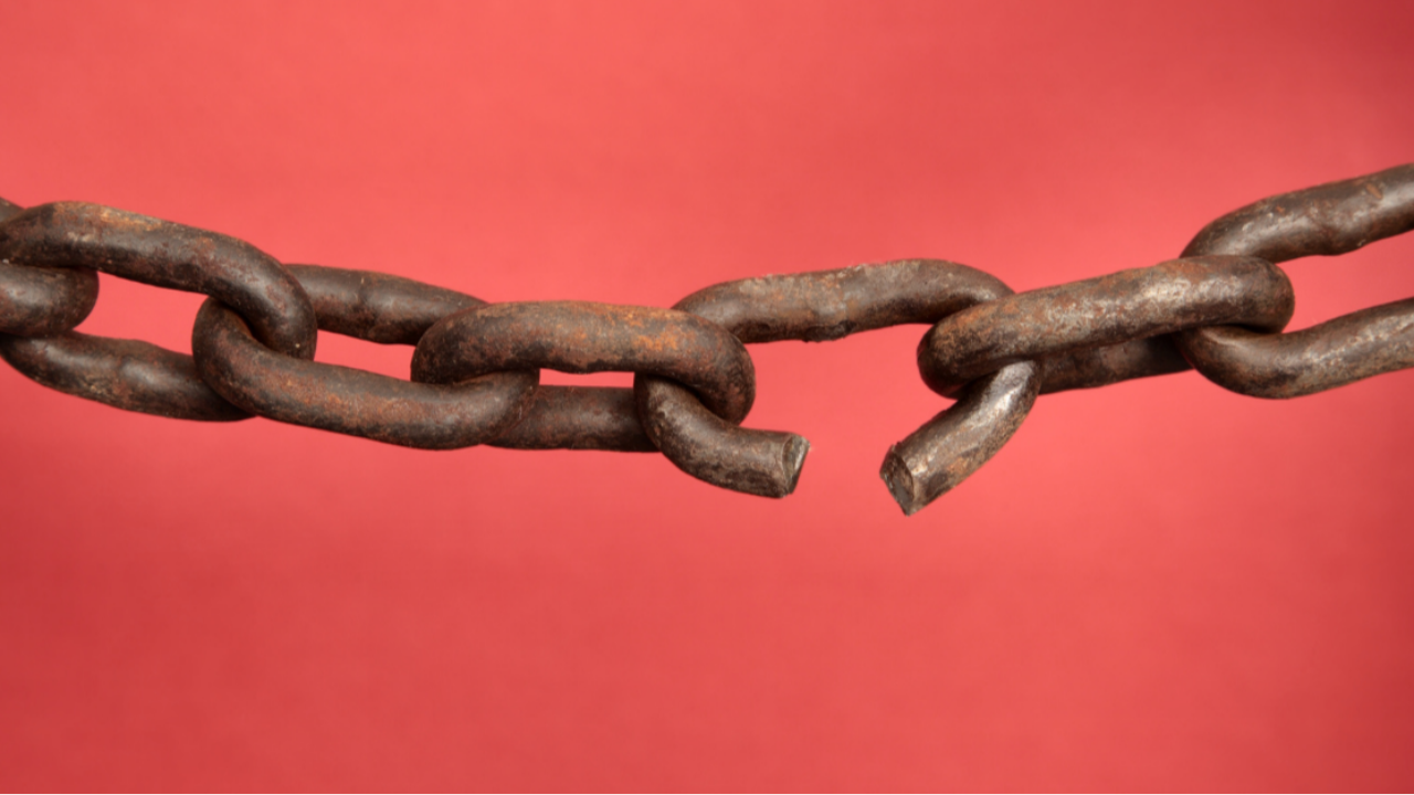 Broken chain symbolizing breaking free from execution mindset to develop strategic thinking for female leaders"