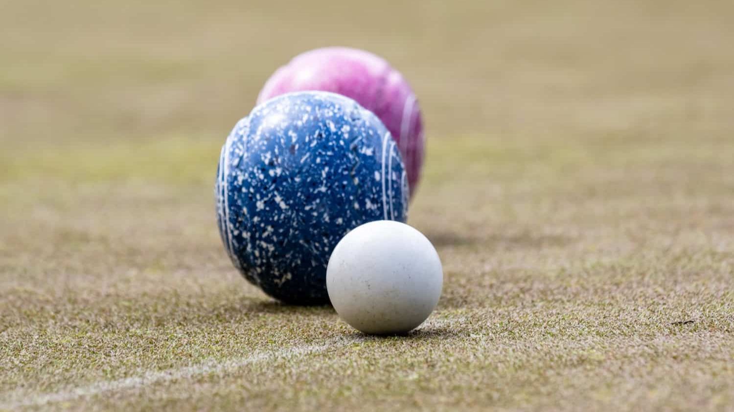 Lawn Bowls Draw Shot