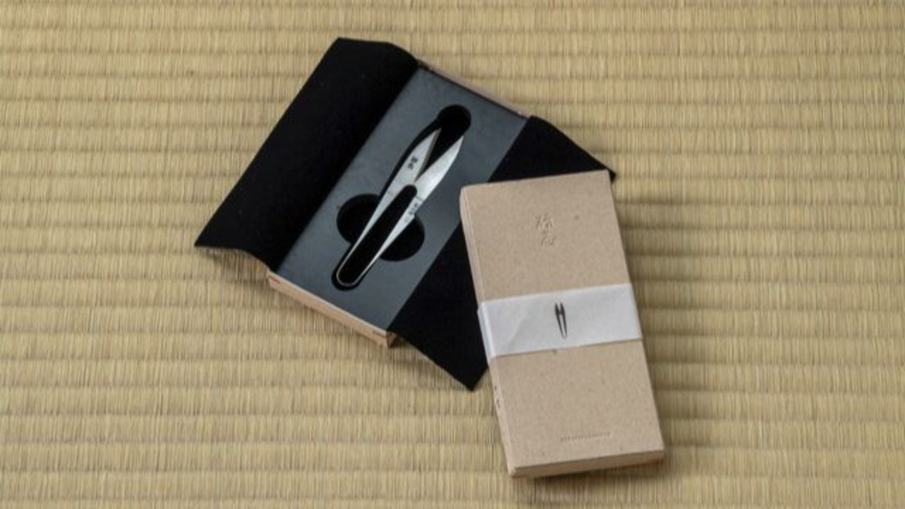 A pair of Japanese Kenshi Grip Scissors in a gift box