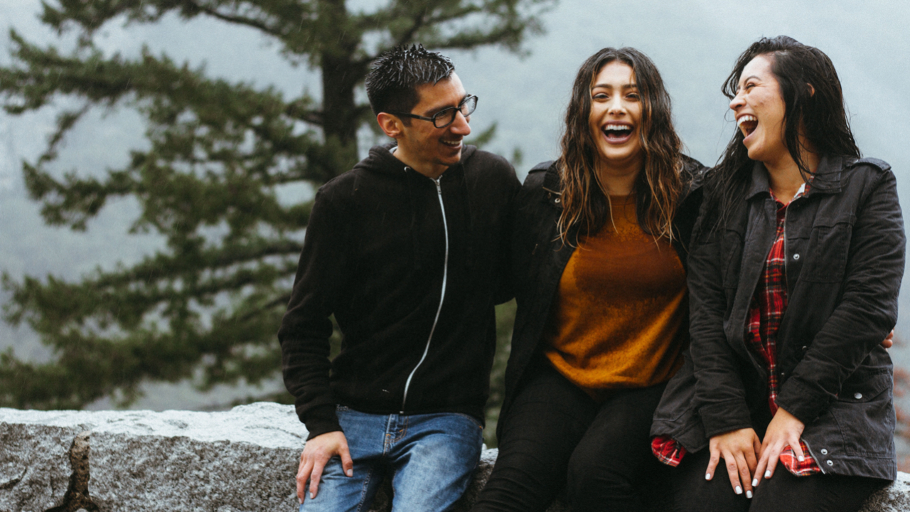 When Dating, How To Navigate Friendships