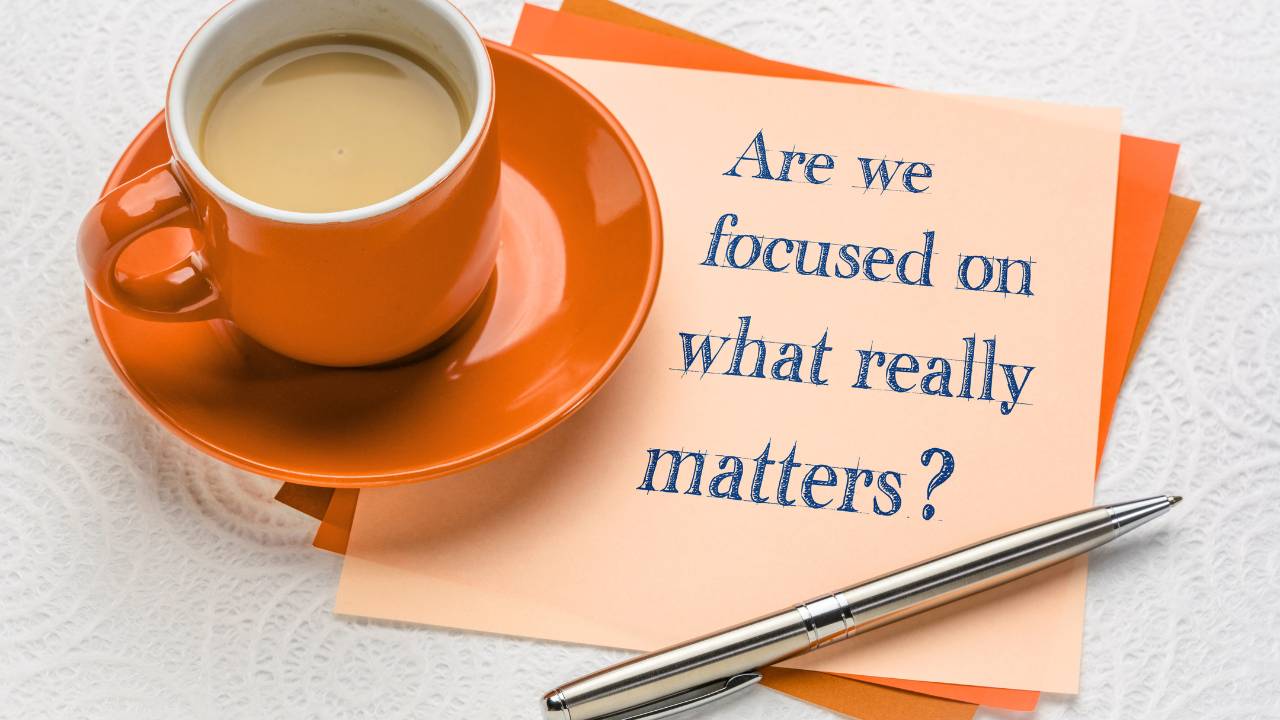 Cup of coffee, pen and message on napkin