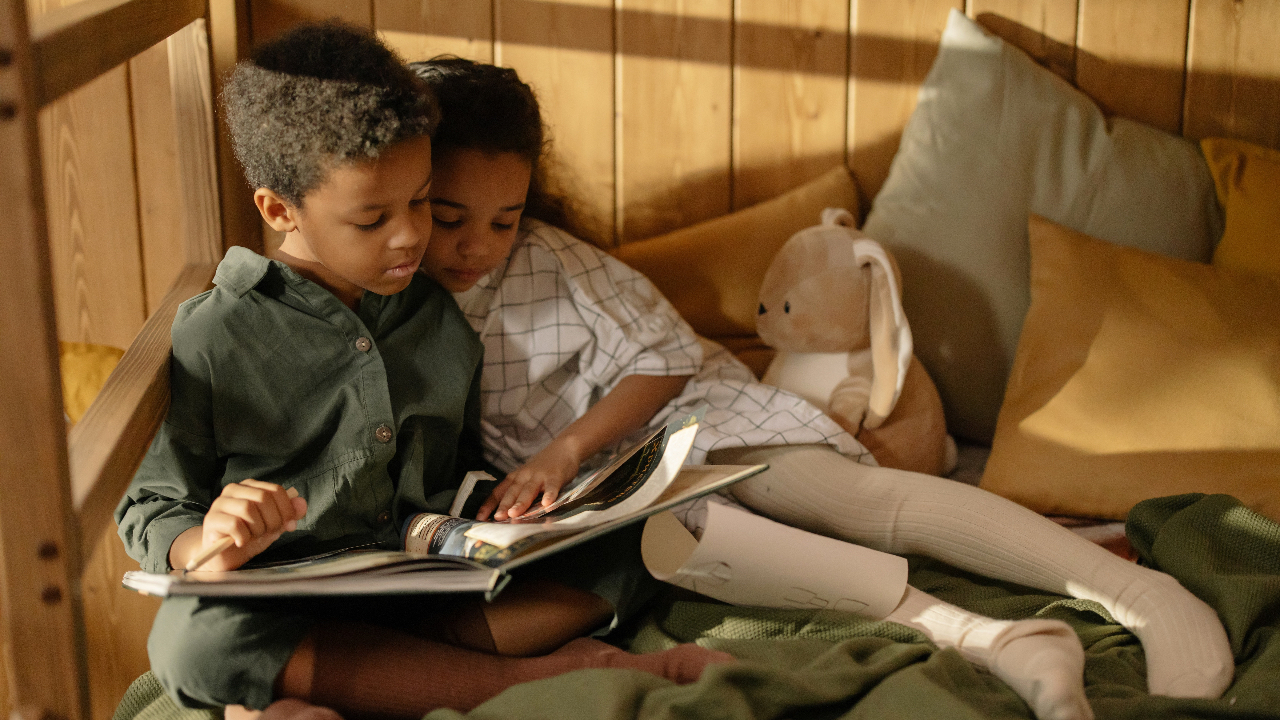 children reading together