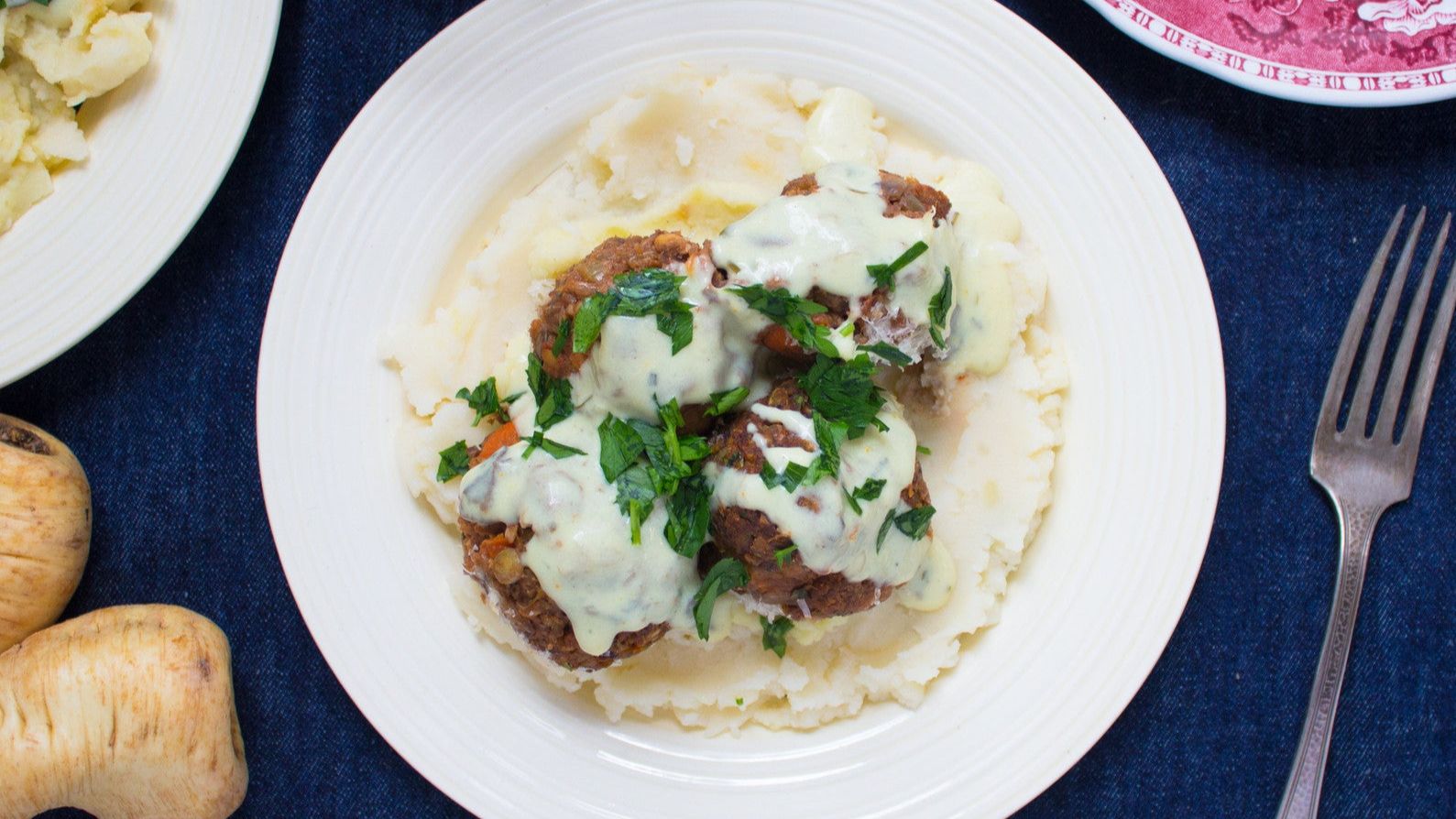 The Hunter’s Recovery Plate: Lean, high-iron protein paired with deep-pigment berries for muscle repair and metabolic health.