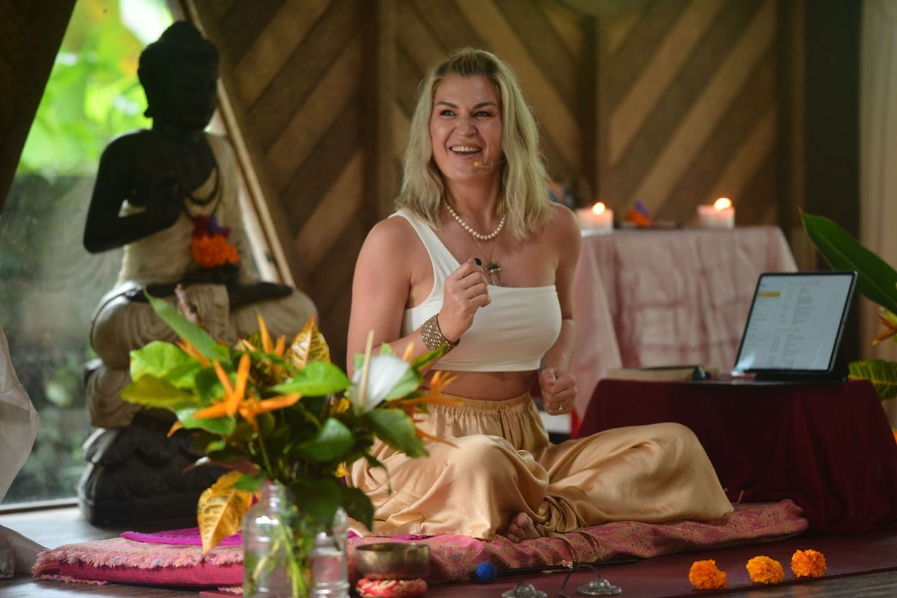 Ma Ananda Marali teaching meditation practices